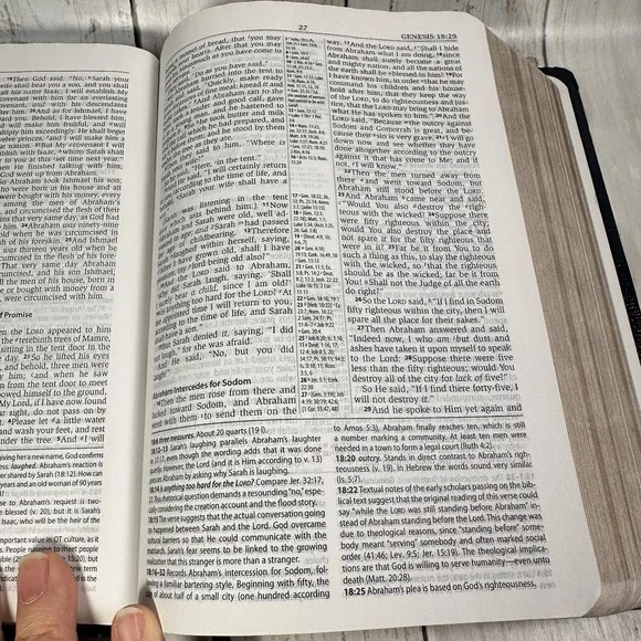 Andrews Study Bible NKJV 2010 Andrews University Press Dark Blue Light Wear - Picture 8 of 16